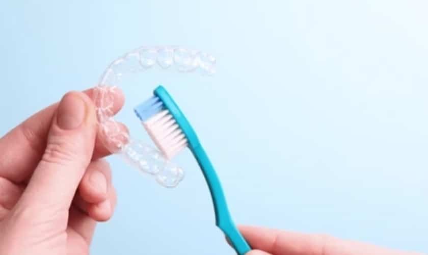how to clean invisalign and clear aligners