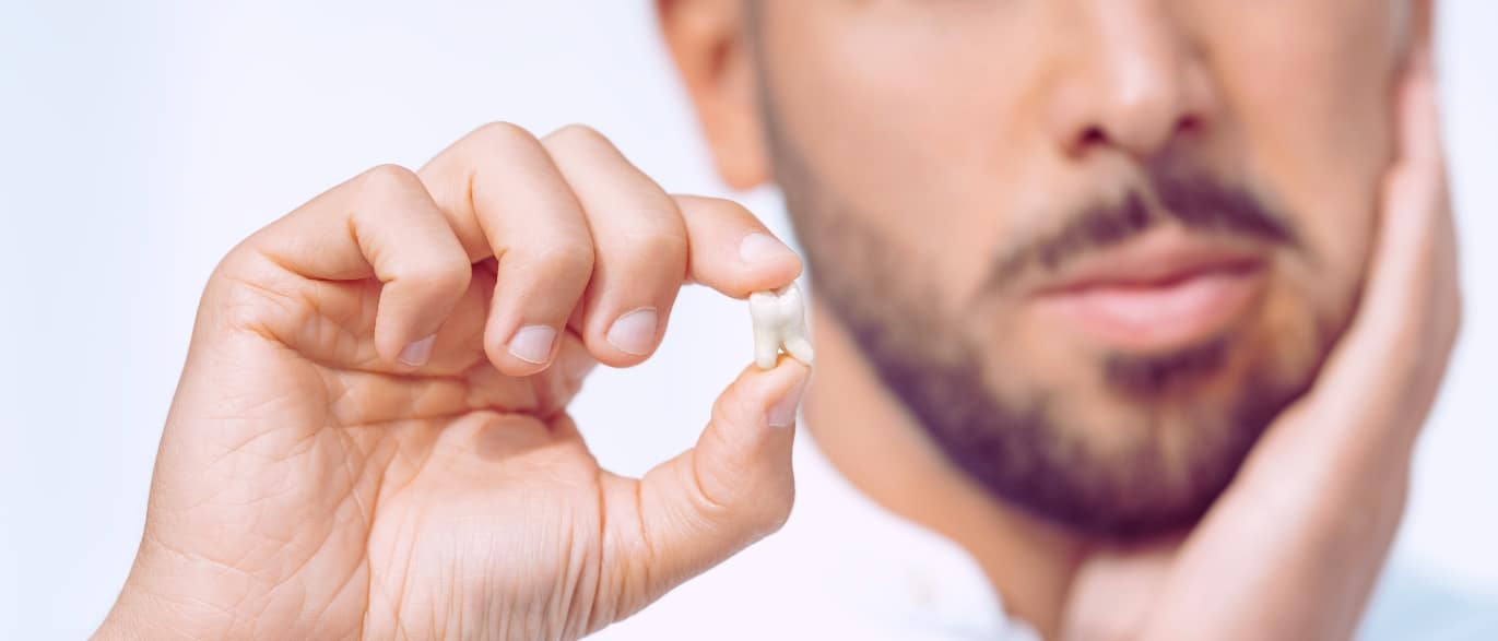 tips from an emergency dentist on handling a broken tooth