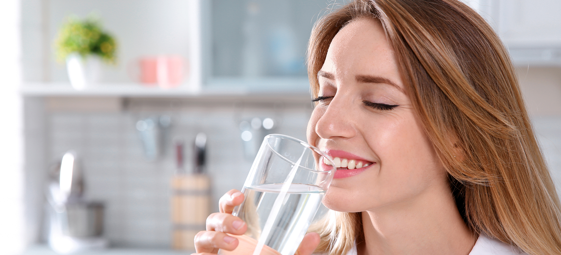 How Does Drinking Water Benefit Your Gums and Teeth
